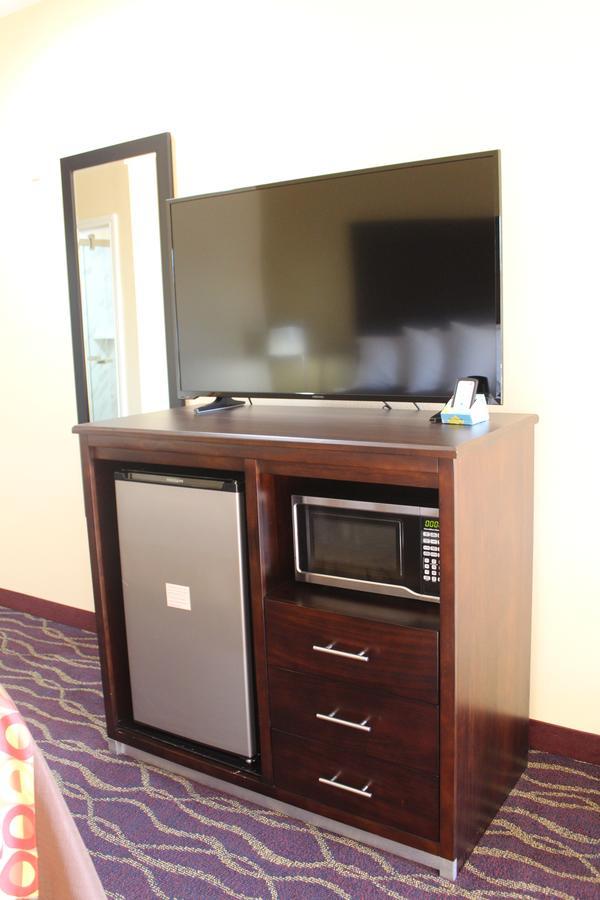 האמבל Express Inn And Suites מראה חיצוני תמונה