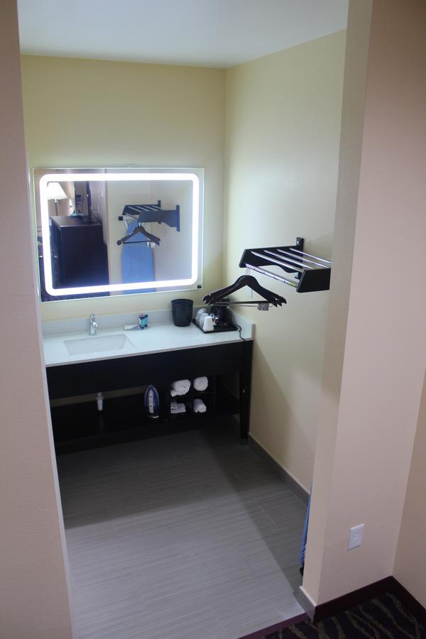 האמבל Express Inn And Suites מראה חיצוני תמונה