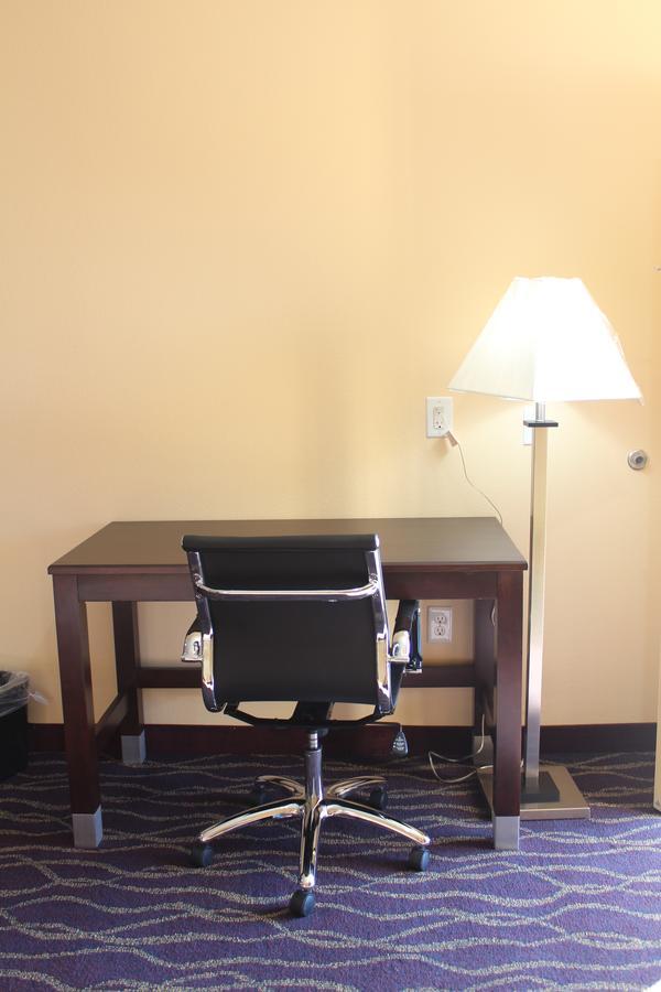 האמבל Express Inn And Suites מראה חיצוני תמונה
