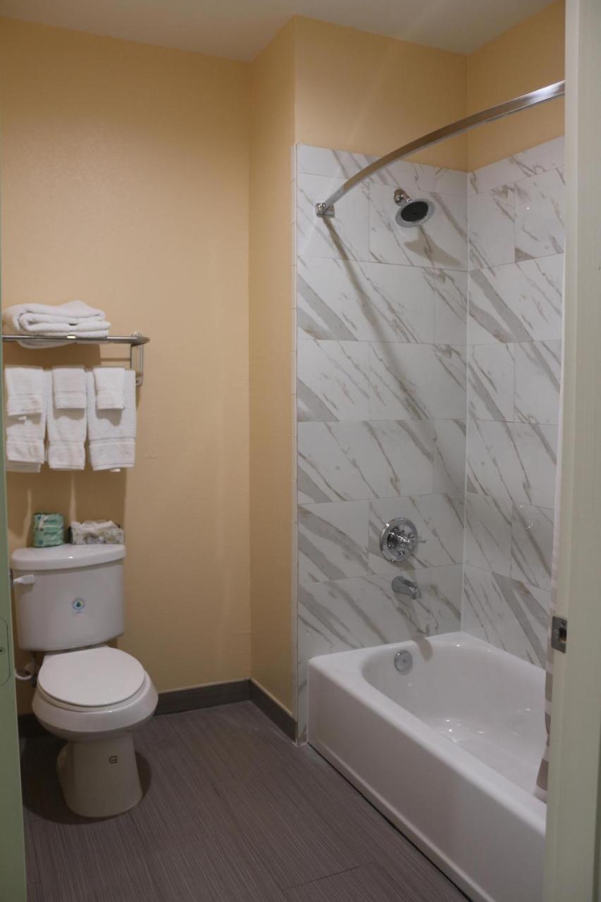 האמבל Express Inn And Suites מראה חיצוני תמונה