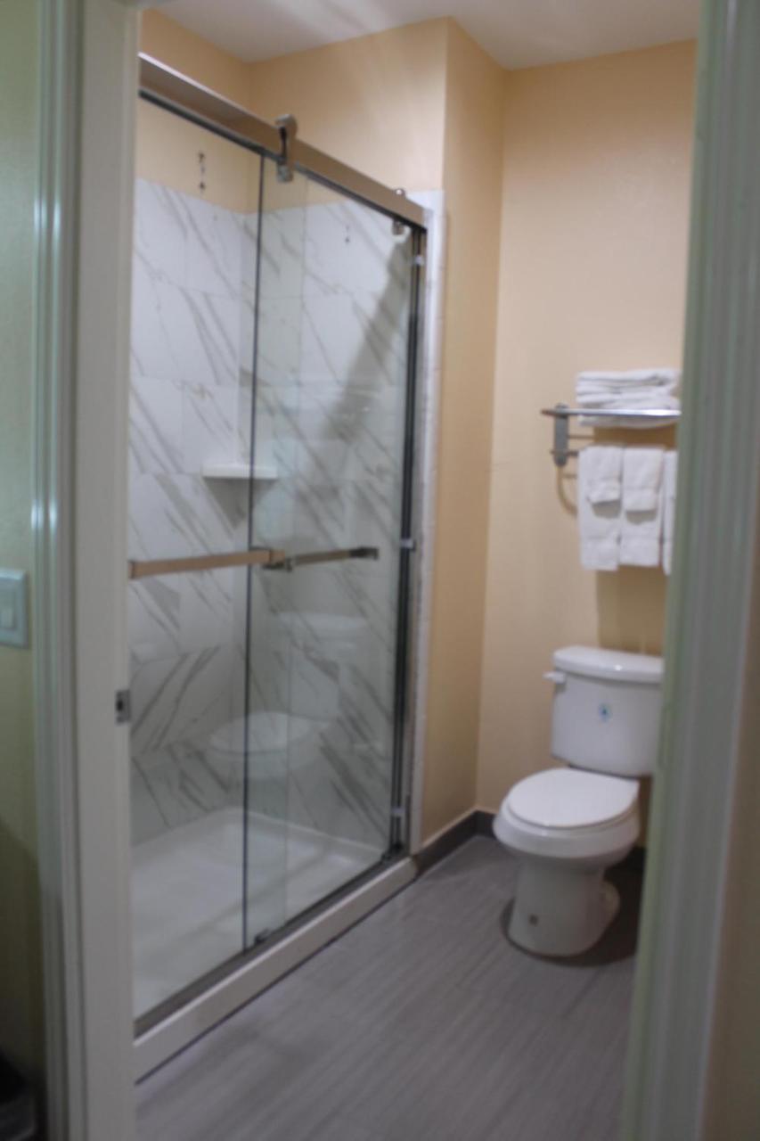 האמבל Express Inn And Suites מראה חיצוני תמונה